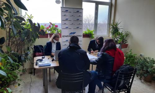 Представители на ЕНЕРГО-ПРО се срещнаха с жители на варненското село Болярци по въпроси за електрозахранването